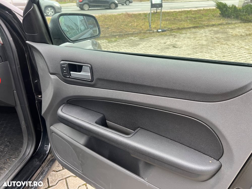 Ford Focus 1.6 TDCi DPF Sport - 13