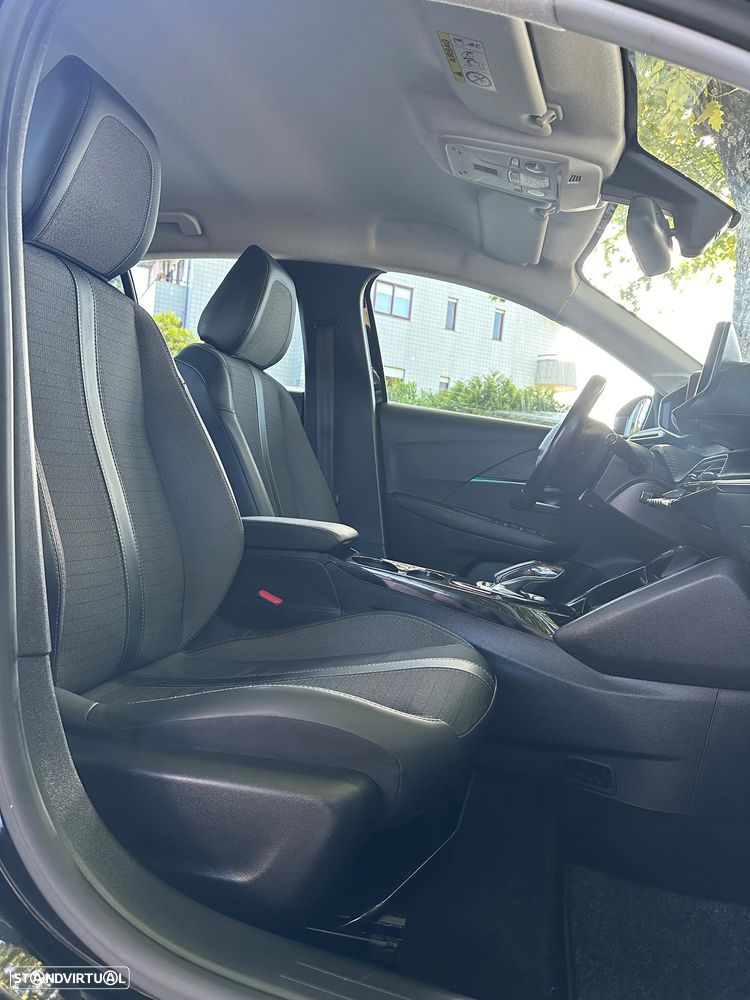 Peugeot e-208 Allure - 28
