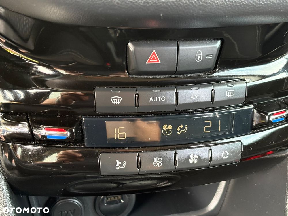 Peugeot 208 1.2 PureTech Allure - 13