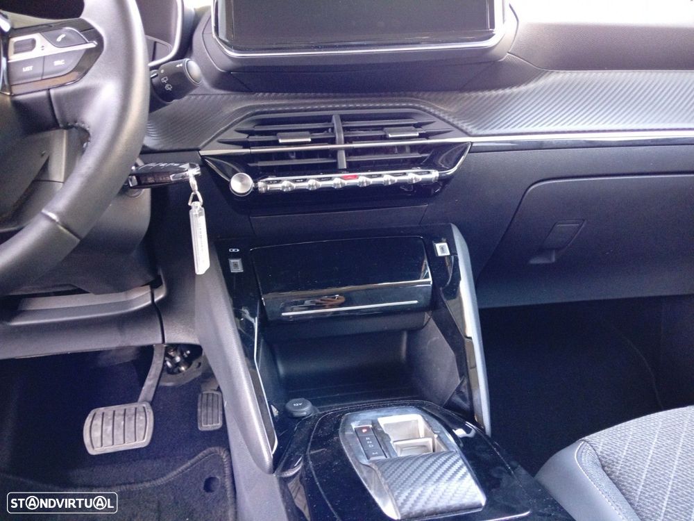 Peugeot 208 1.2 Hybrid Allure e-DCS6 — fotografia 11