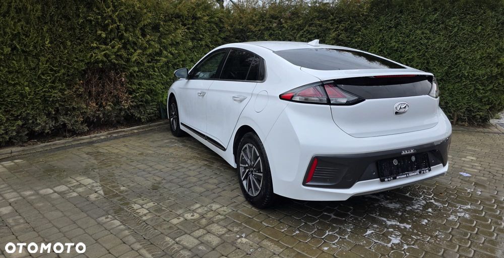Hyundai IONIQ - 11
