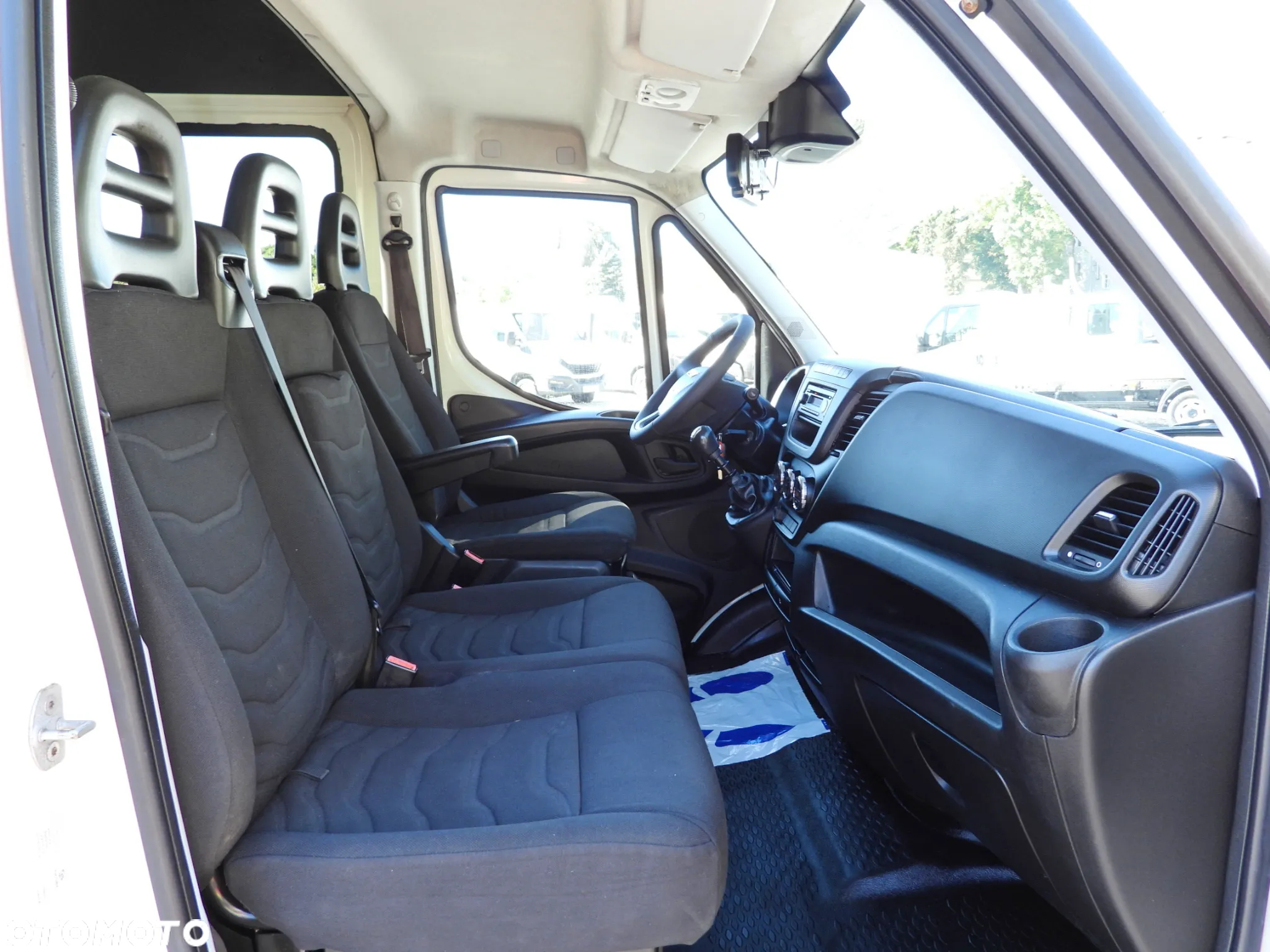 Iveco DAILY 35C17 FURGON BRYGADÓWKA 6 MIEJSC TEMPOMAT BLIŹNIACZE KOŁA KLIMATYZACJA 170KM [ 009678 ] - 36