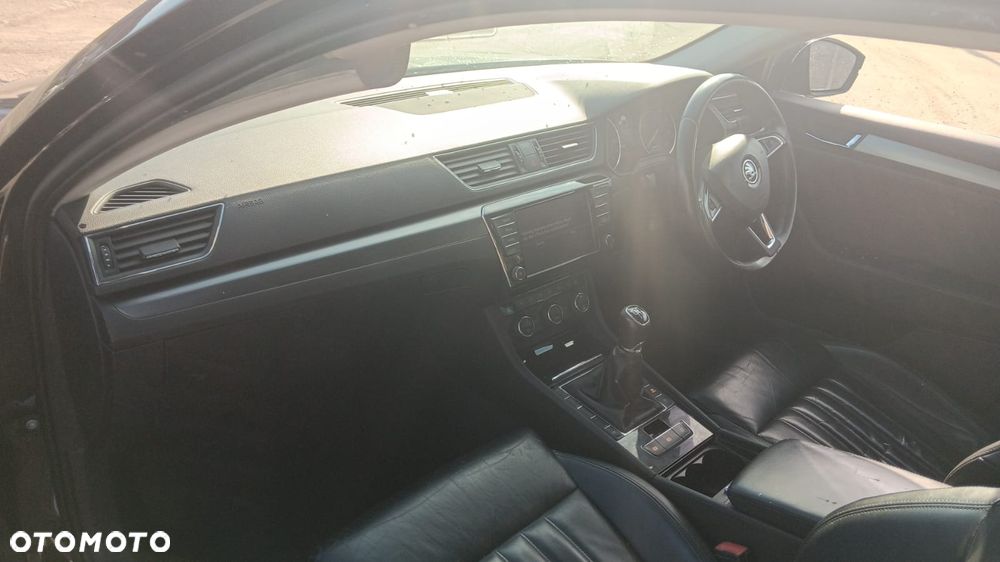 Skoda Superb 2.0 TDI Premium Edition - 9