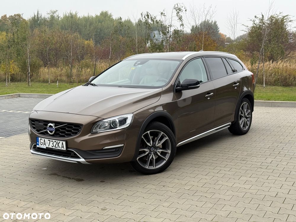 Volvo V60 Cross Country T5 AWD Summum - 1