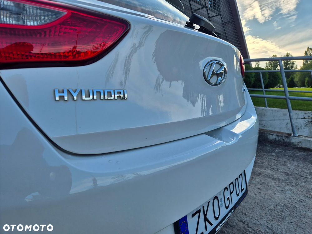 Hyundai i30 1.4 Classic + - 17