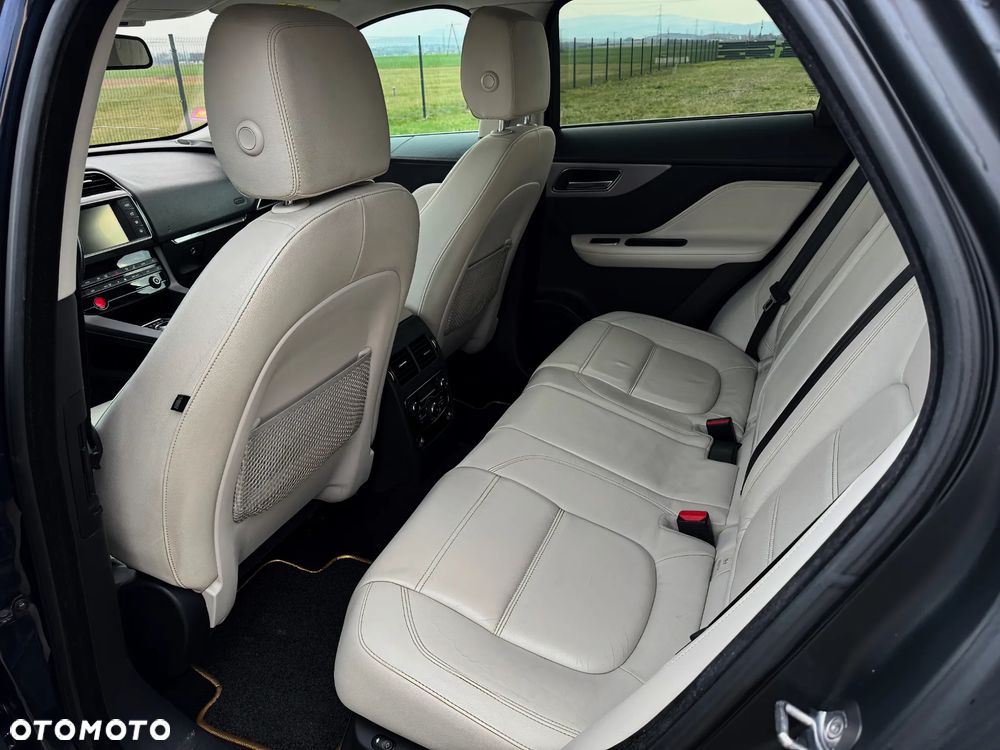 Jaguar F-Pace - 6