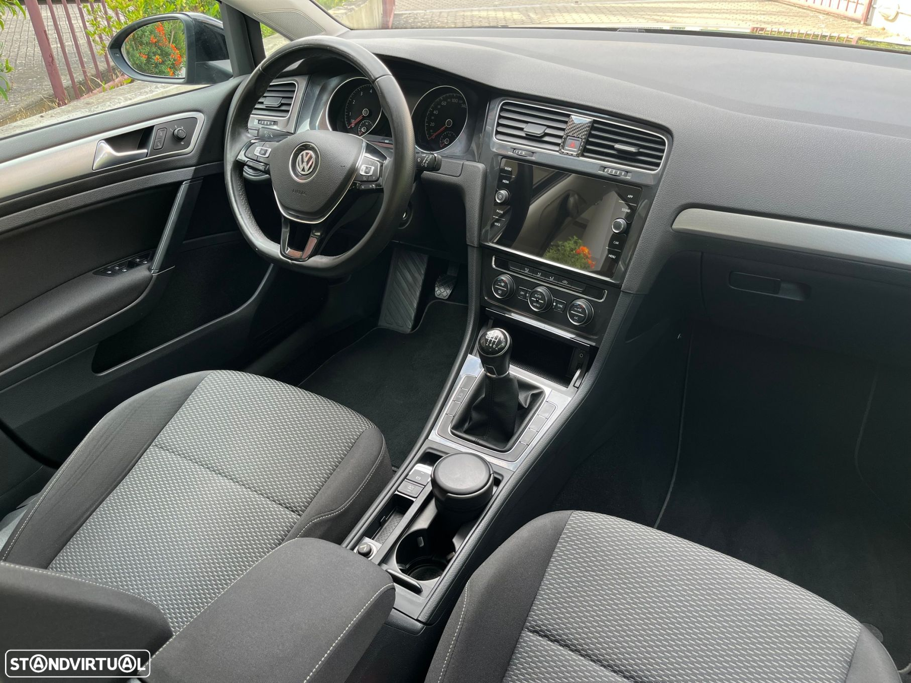 VW Golf 1.0 TSI Trendline Pack - 23