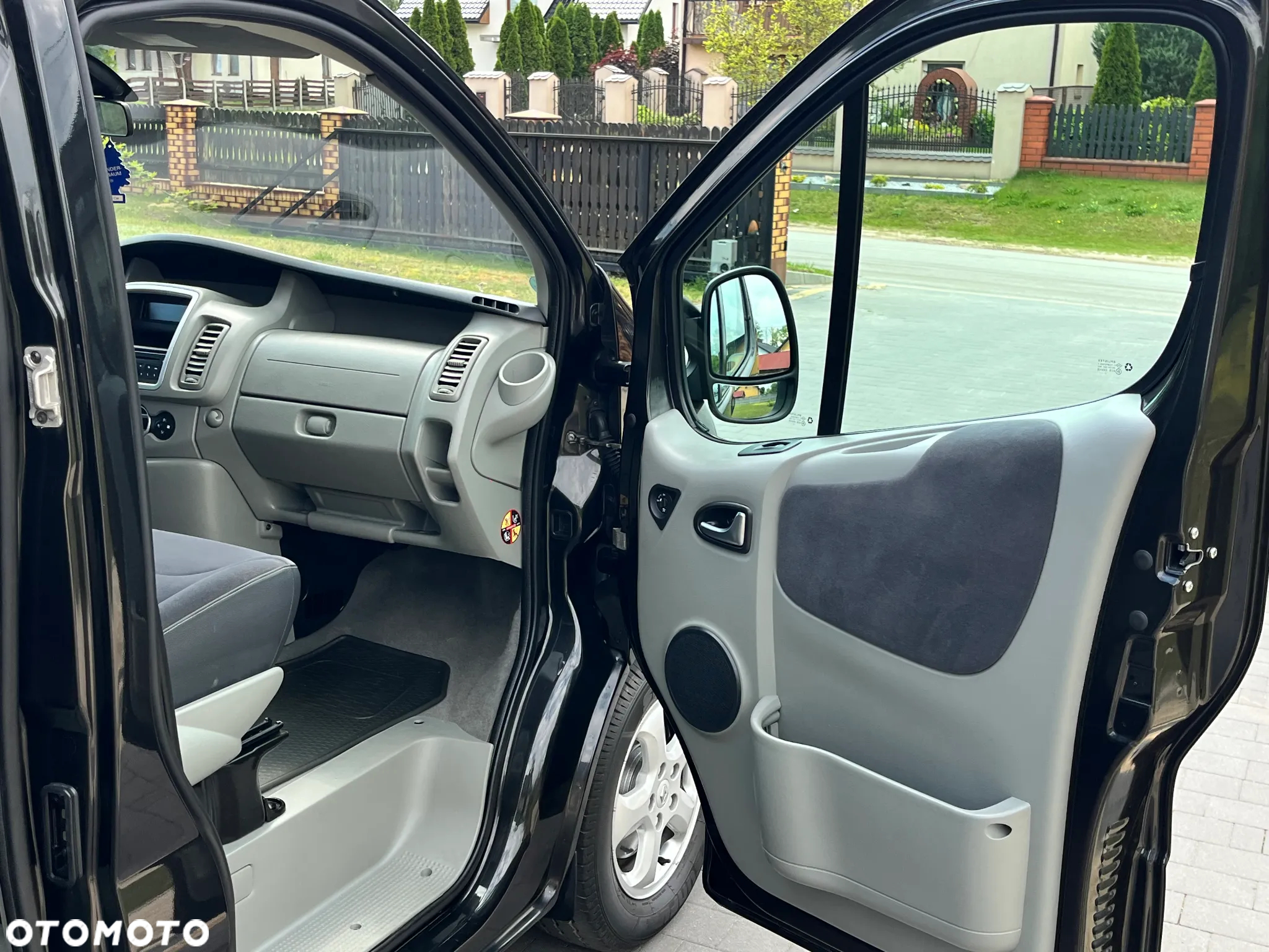 Renault Trafic Grand Passenger Black Edition - 30