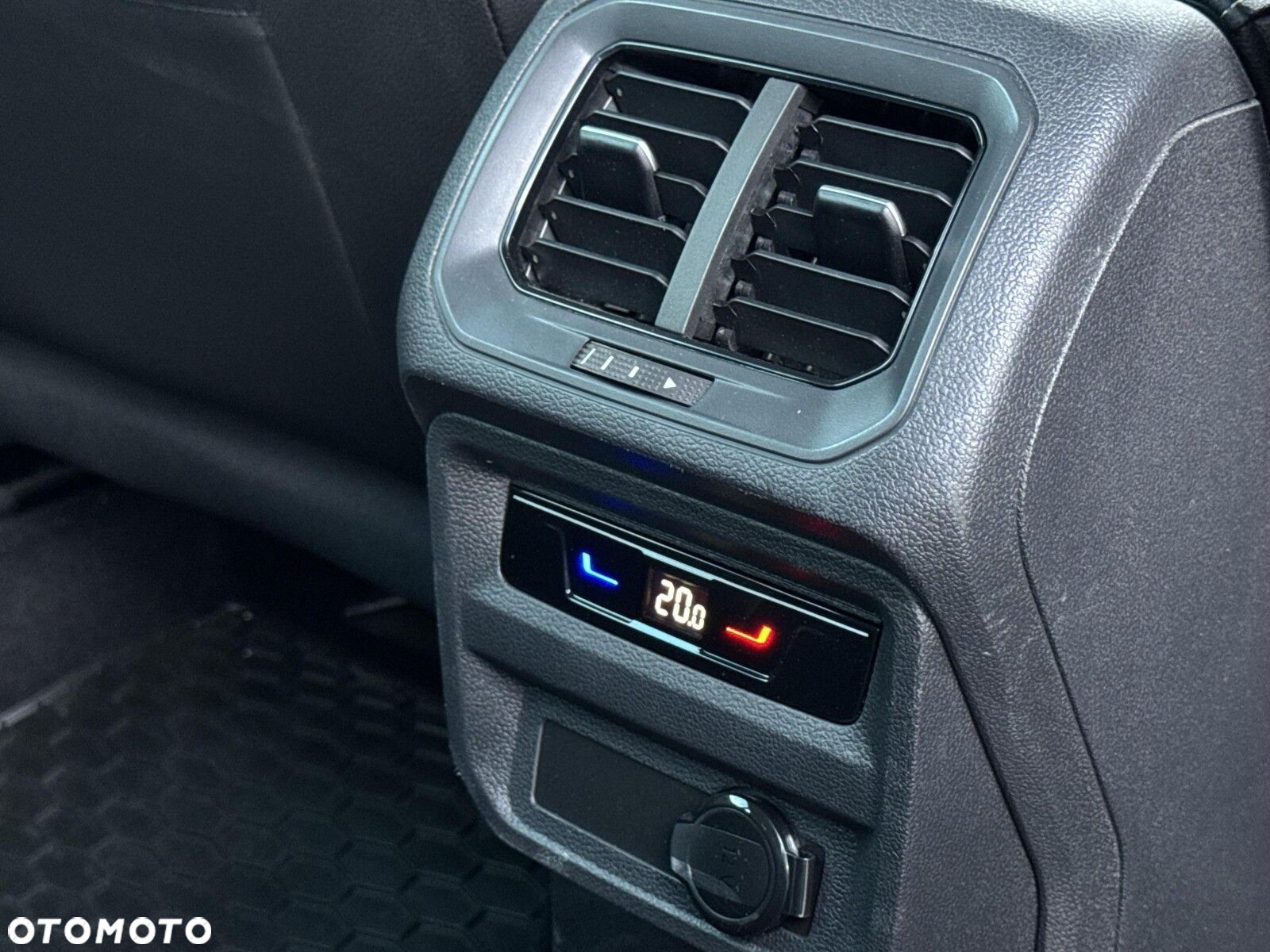 Volkswagen Tiguan - 13