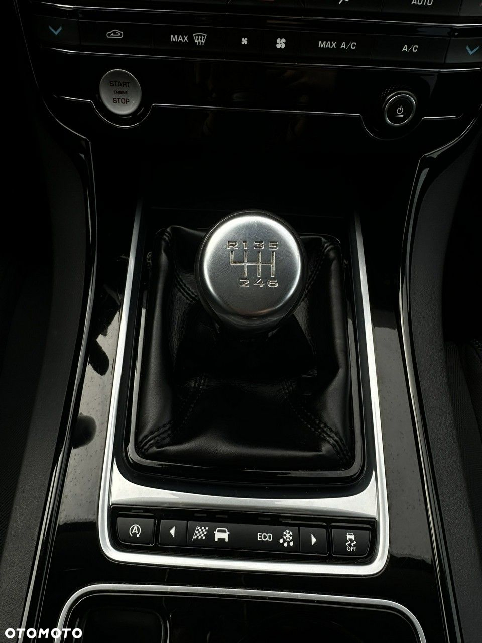 Jaguar XE - 14
