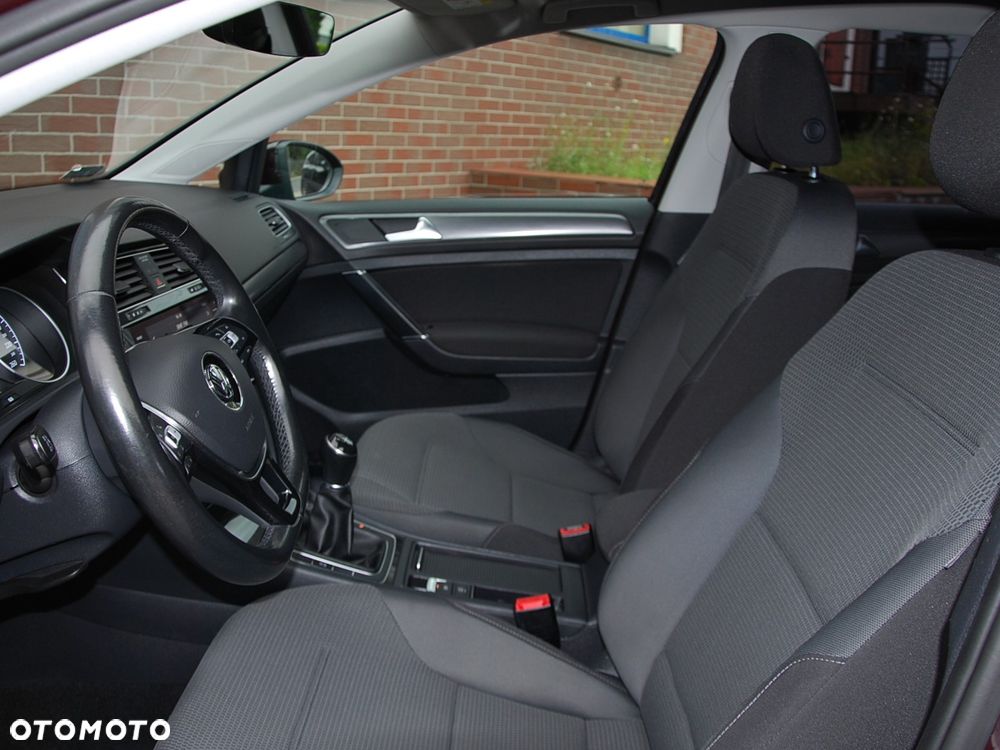 Volkswagen Golf - 6