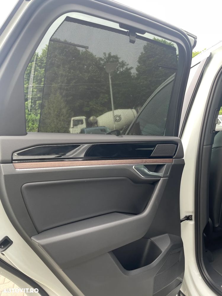 Volkswagen Touareg V6 TDI 4MOTION Elegance - 24