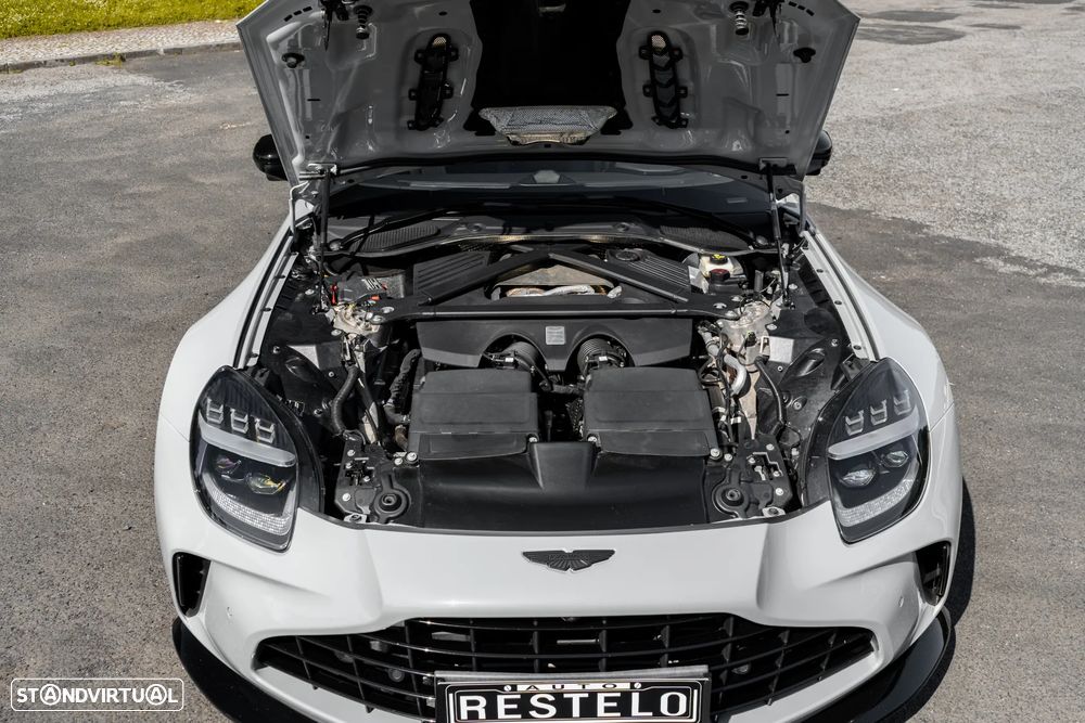 Aston Martin Vantage Coupe - 12