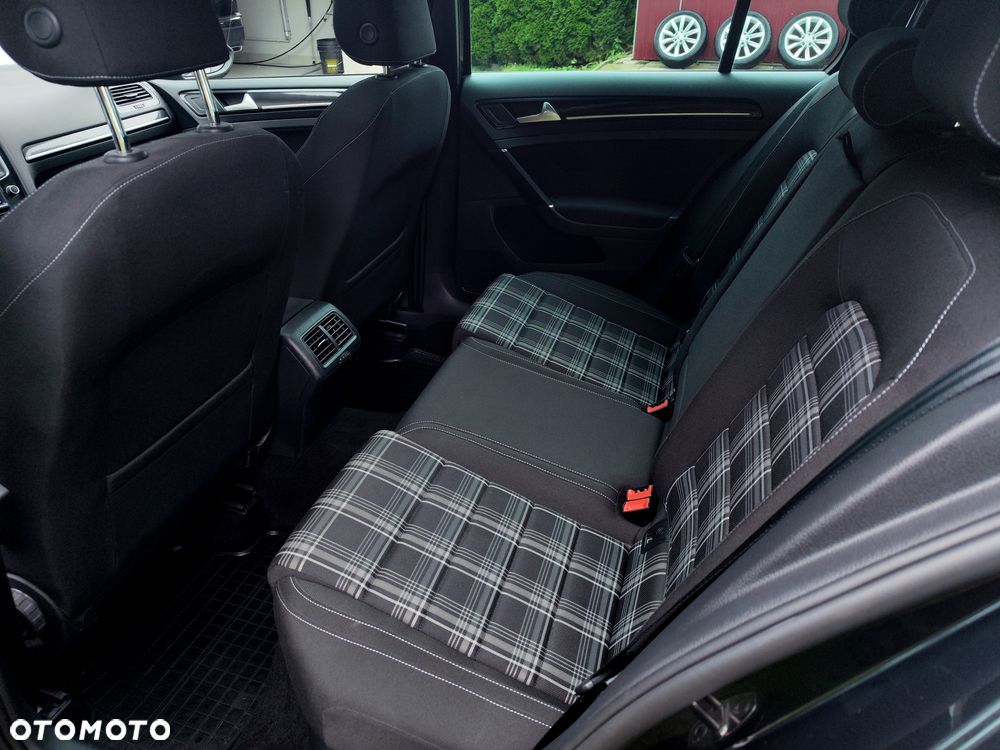 Volkswagen Golf - 7