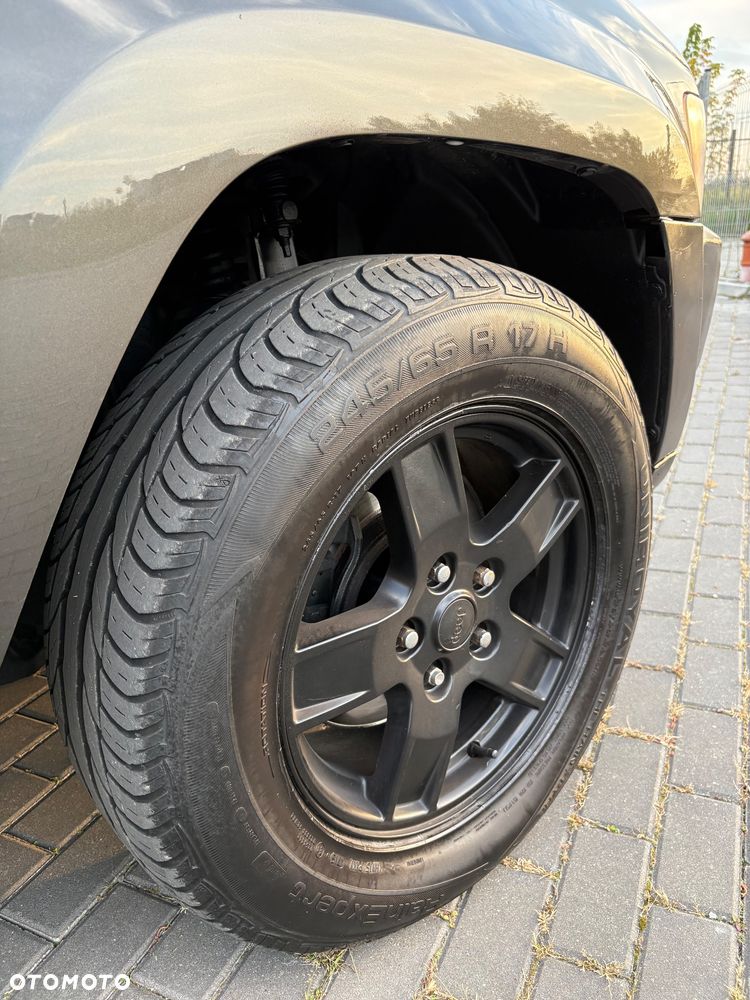 Jeep Grand Cherokee - 32