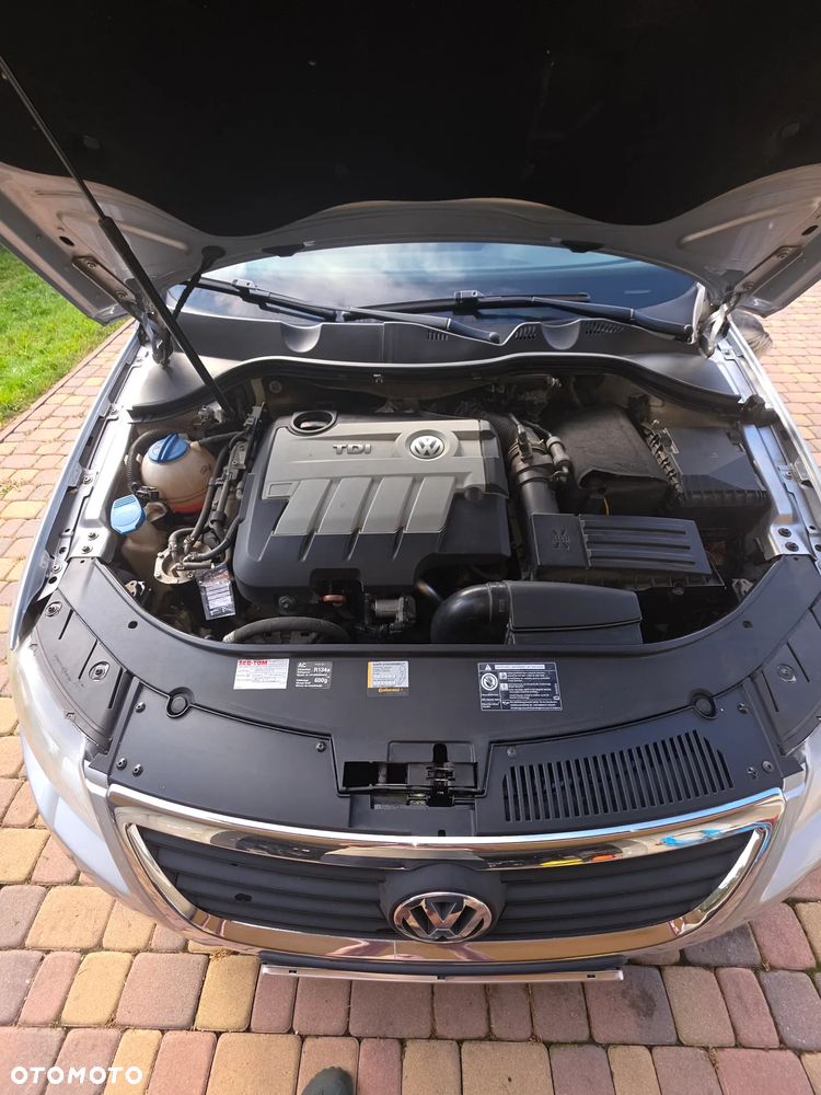 Volkswagen Passat 2.0 TDI DPF Sportline - 2