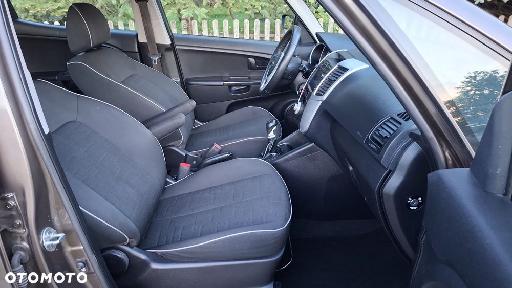 Kia Venga 1.6 L - 12