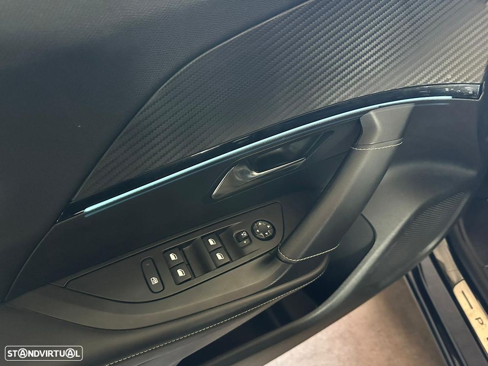 Peugeot 2008 PureTech 130 EAT8 GT Pack - 19