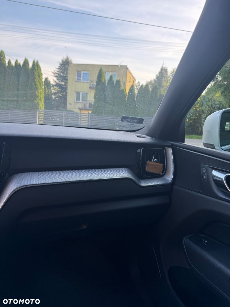 Volvo XC 60 D4 AWD R-Design - 16