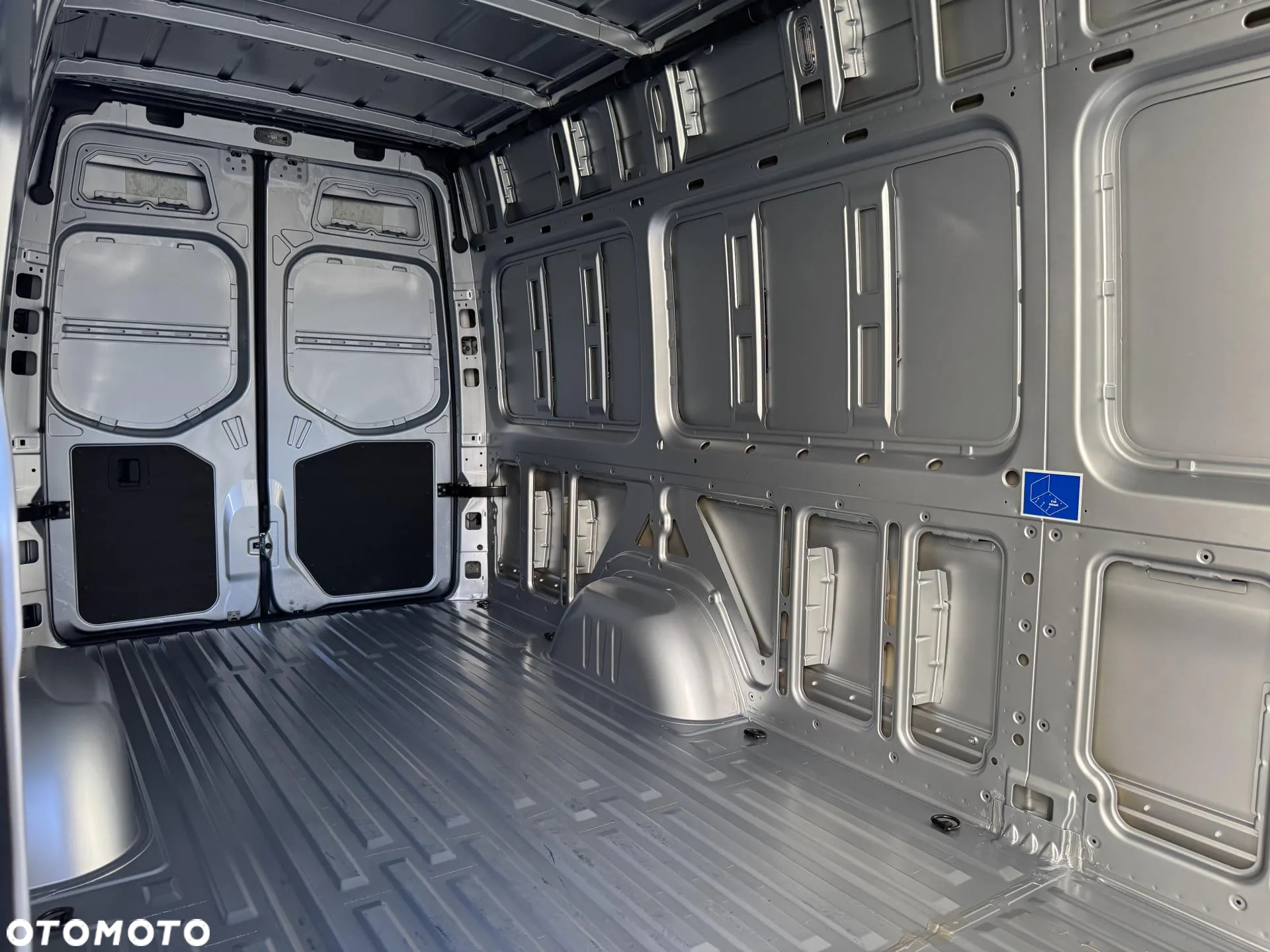 Mercedes-Benz Sprinter - 9
