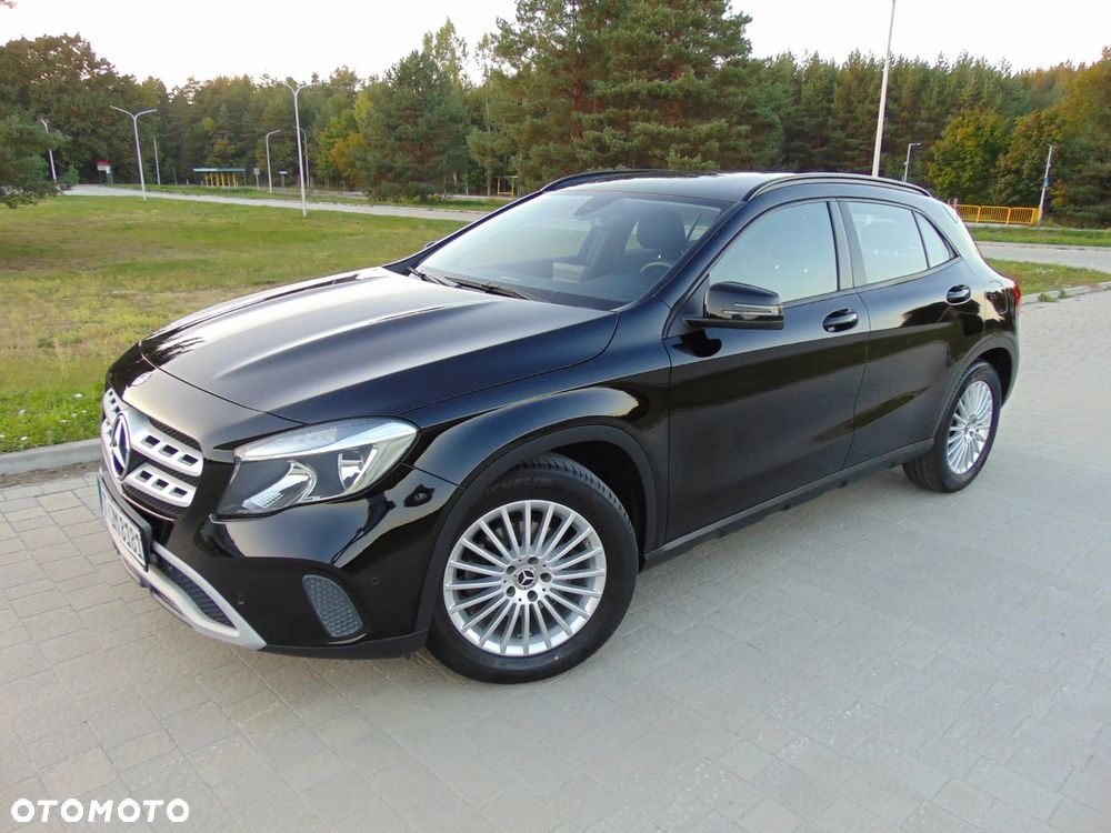 Mercedes-Benz GLA 180 UrbanStyle Edition - 24