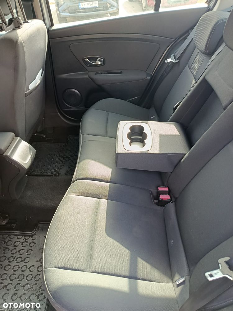 Renault Fluence 1.5 dCi Privilege - 9