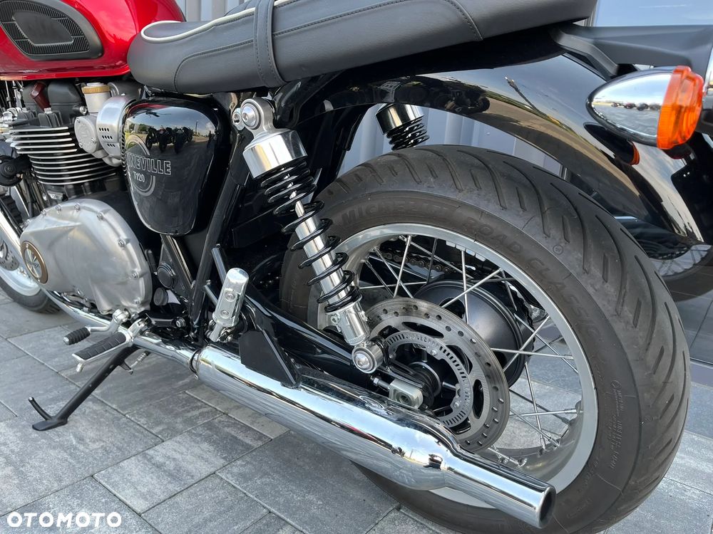 Triumph Bonneville - 6