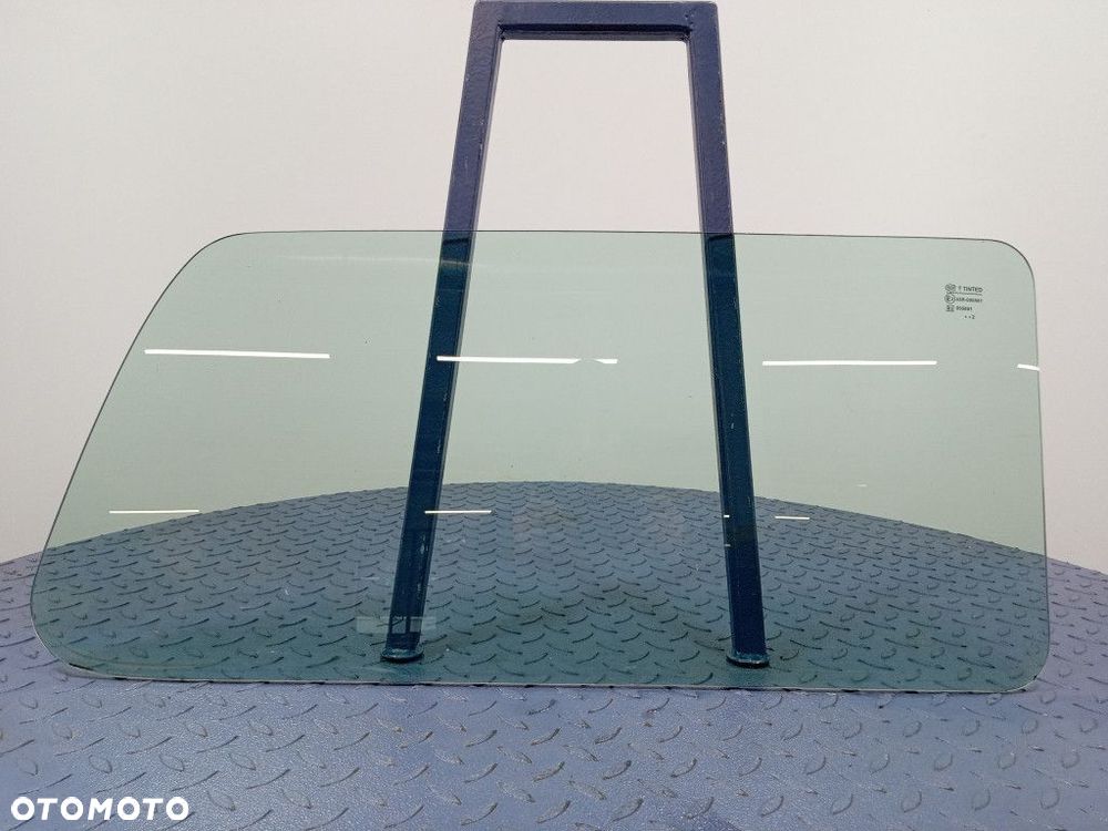 ŁADA NIVA 3D SZYBA KAROSERYJNA TYŁ PRAWA 02R - 1