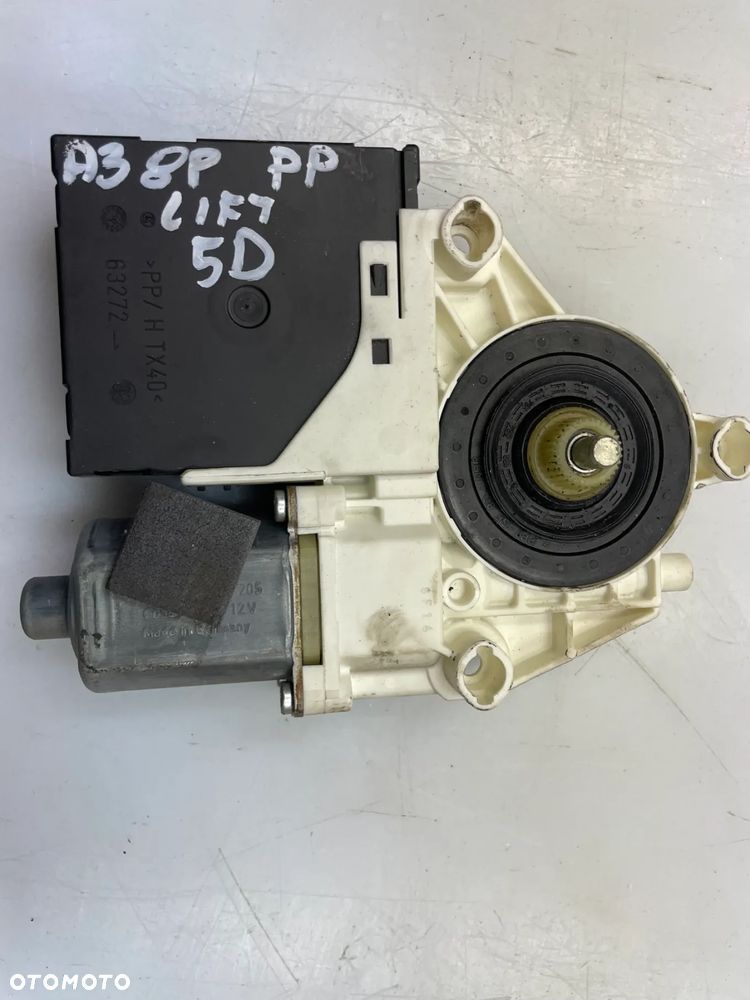 Silniczek szyby prawy przód Audi A3 8P 5D Sportback 8P0959802H - 3