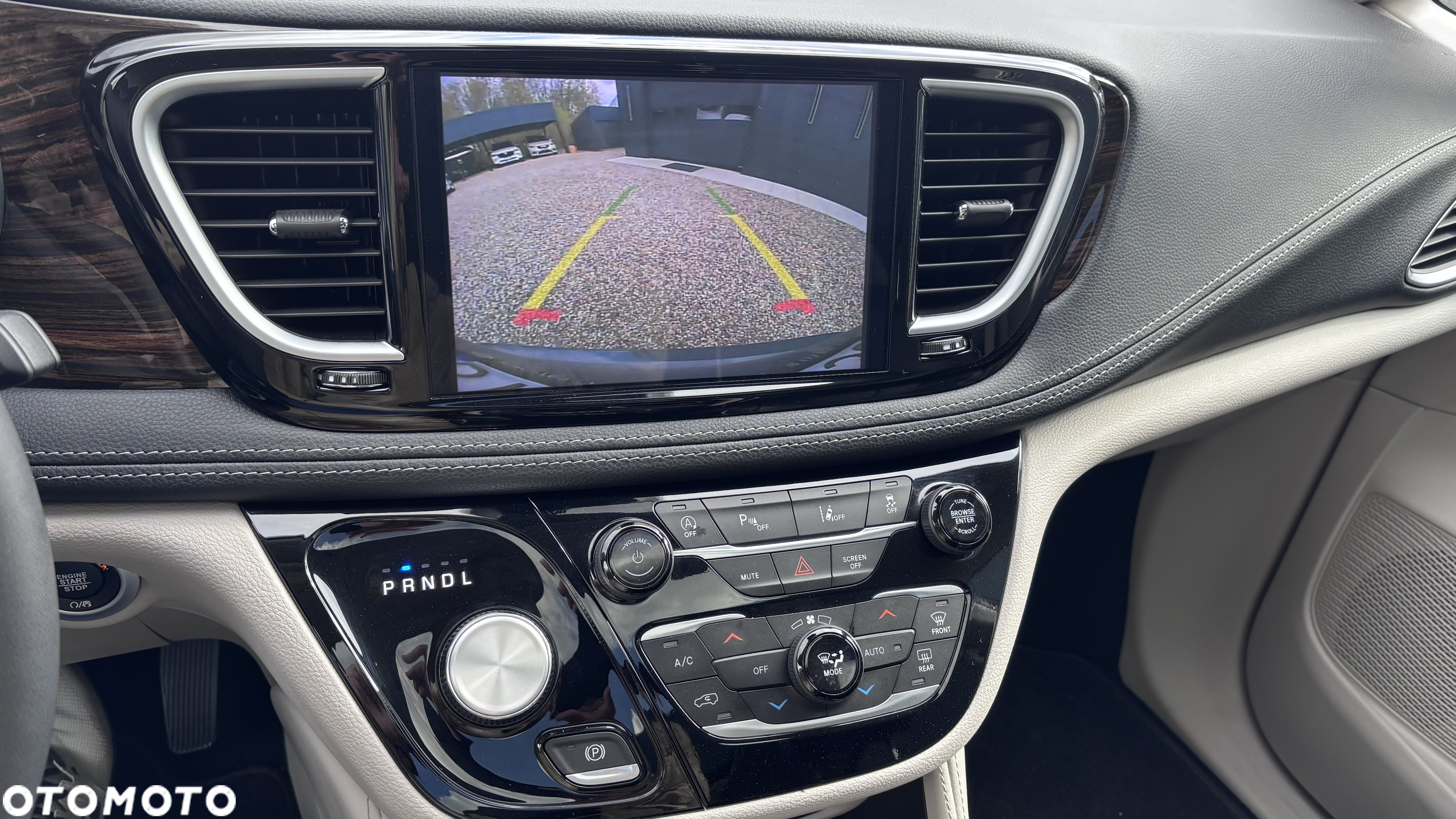 Chrysler Pacifica - 34