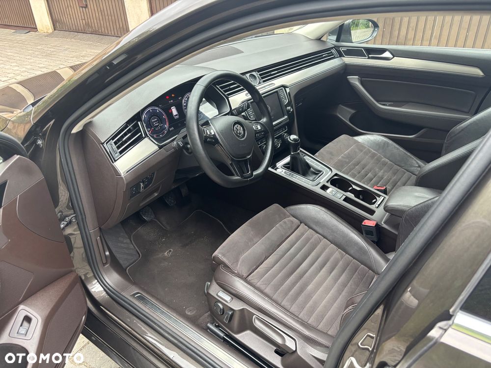 Volkswagen Passat 2.0 TDI (BlueMotion Technology) Highline - 8