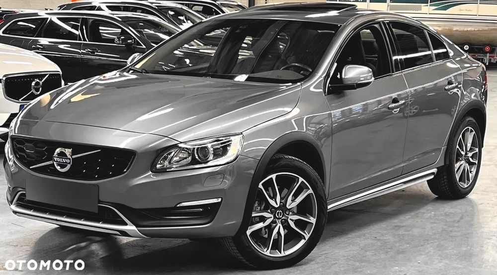 Volvo S60 Cross Country - 11
