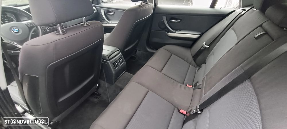 BMW 320 d Sport - 22