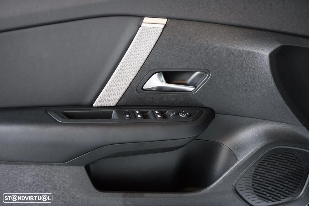 Citroën e-C4 50 kWh Autonomia Conforto Plus - 25