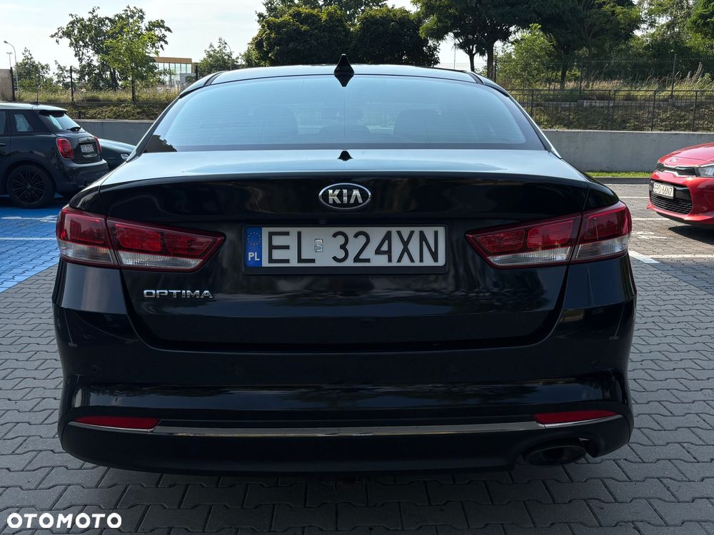 Kia Optima 2.0 L - 7