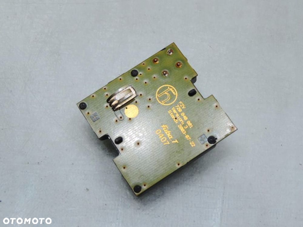 WZMACNIACZ ANTENY AUDI A6 C6 4F5035225D - 2