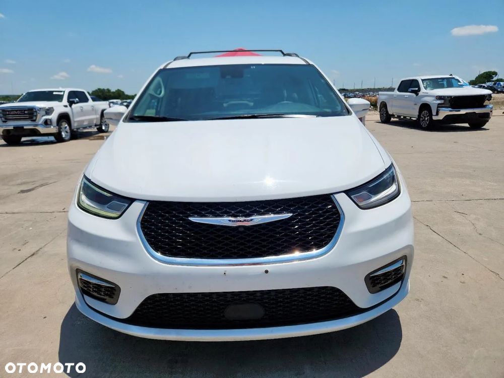 Chrysler Pacifica - 5