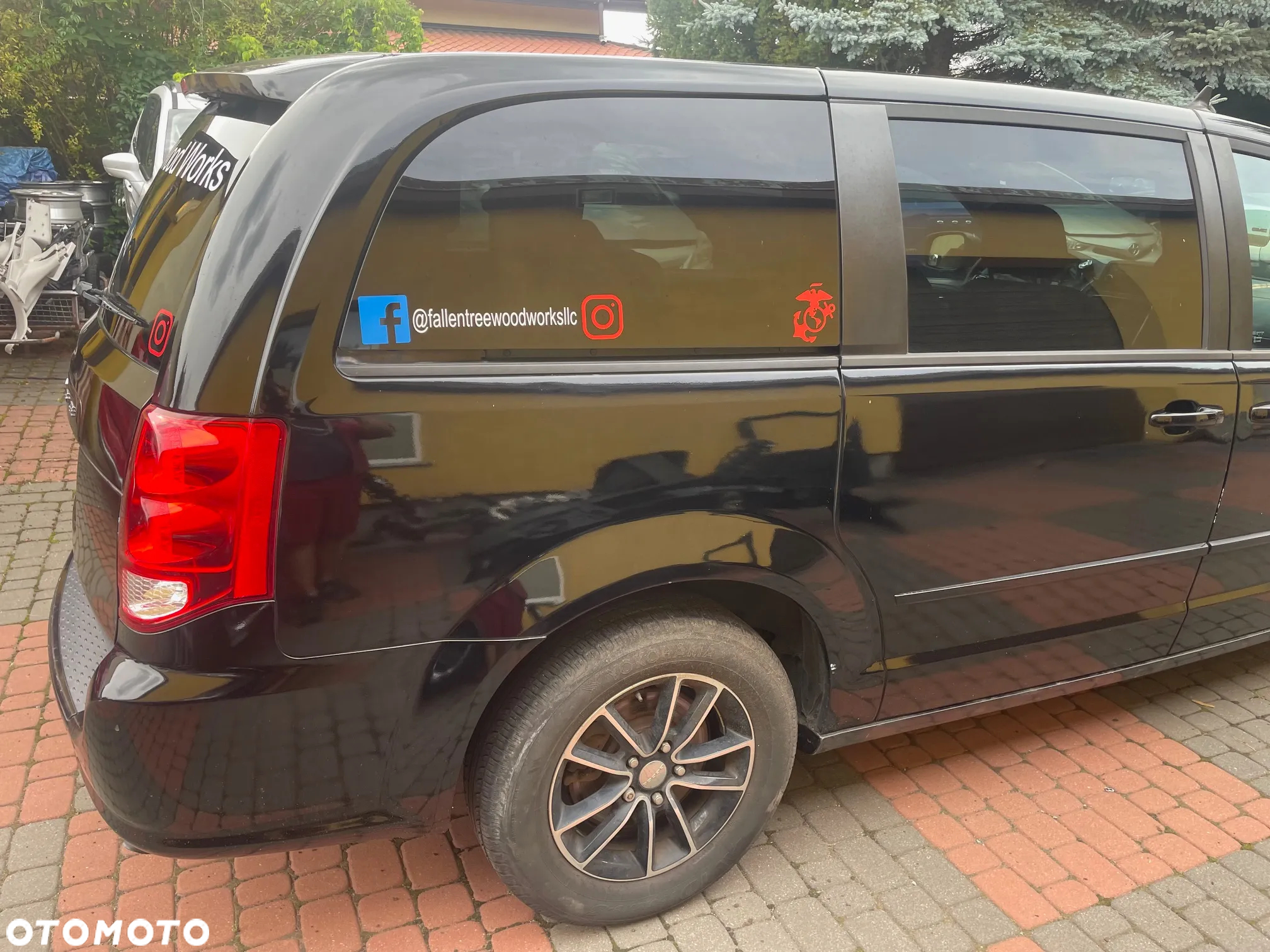 Dodge Grand Caravan - 12