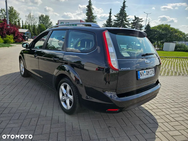 Ford Focus 1.6 Ambiente - 25
