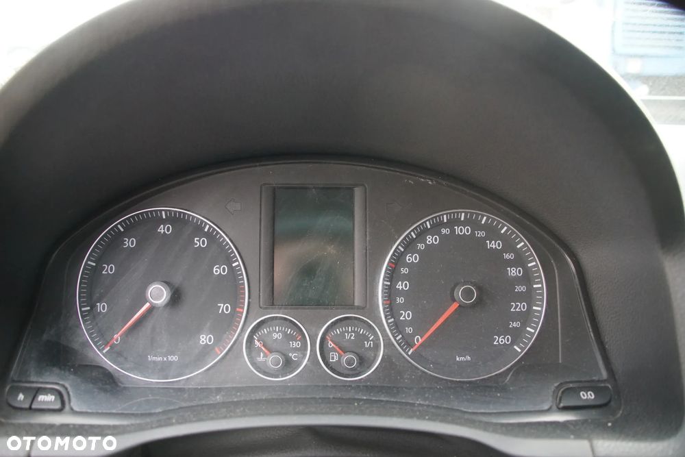 Auto na części - Volkswagen Golf V 1.6 MPI 102 KM BSE JHT LC9X 2008R Silnik Skrzynia Drzwi Zderzak Klapa Lampa Lusterko Klamka Szyba Deska Kokpit Sterownik Moduł Czujnik Licznik Panel Kierownica - 13