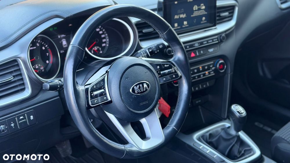 Kia Ceed 1.4 T-GDI OPF Platinum Edition - 24
