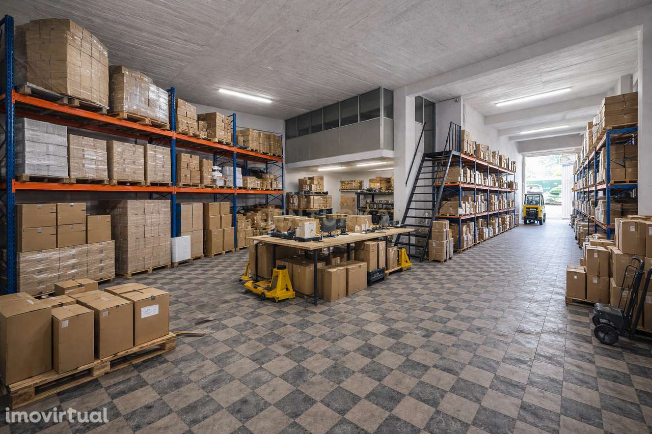 Armazém de 112m2 em Massamá - Grande imagem: 2/10