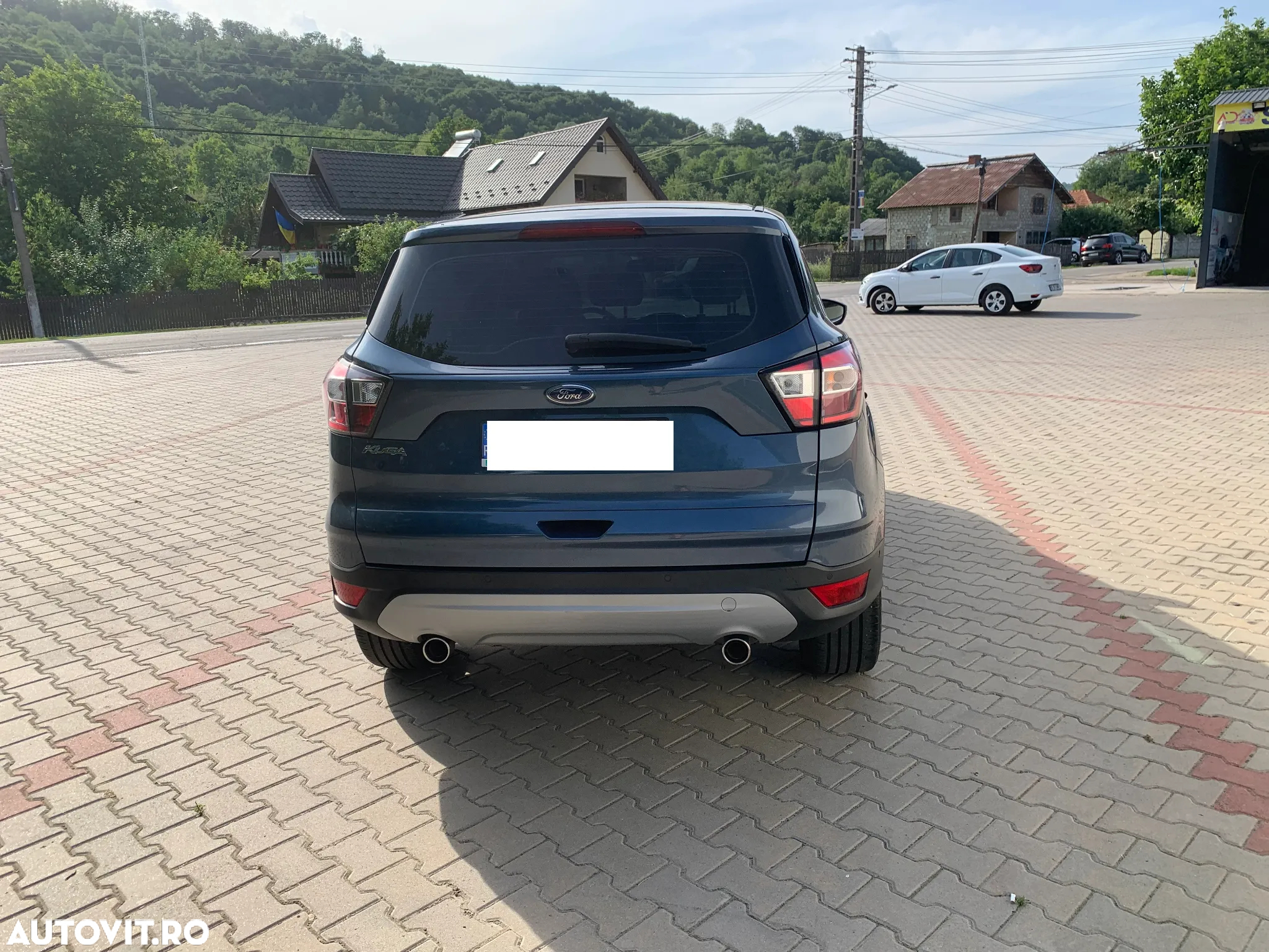 Ford Kuga 2.0 TDCi 2x4 Aut. Trend - 3