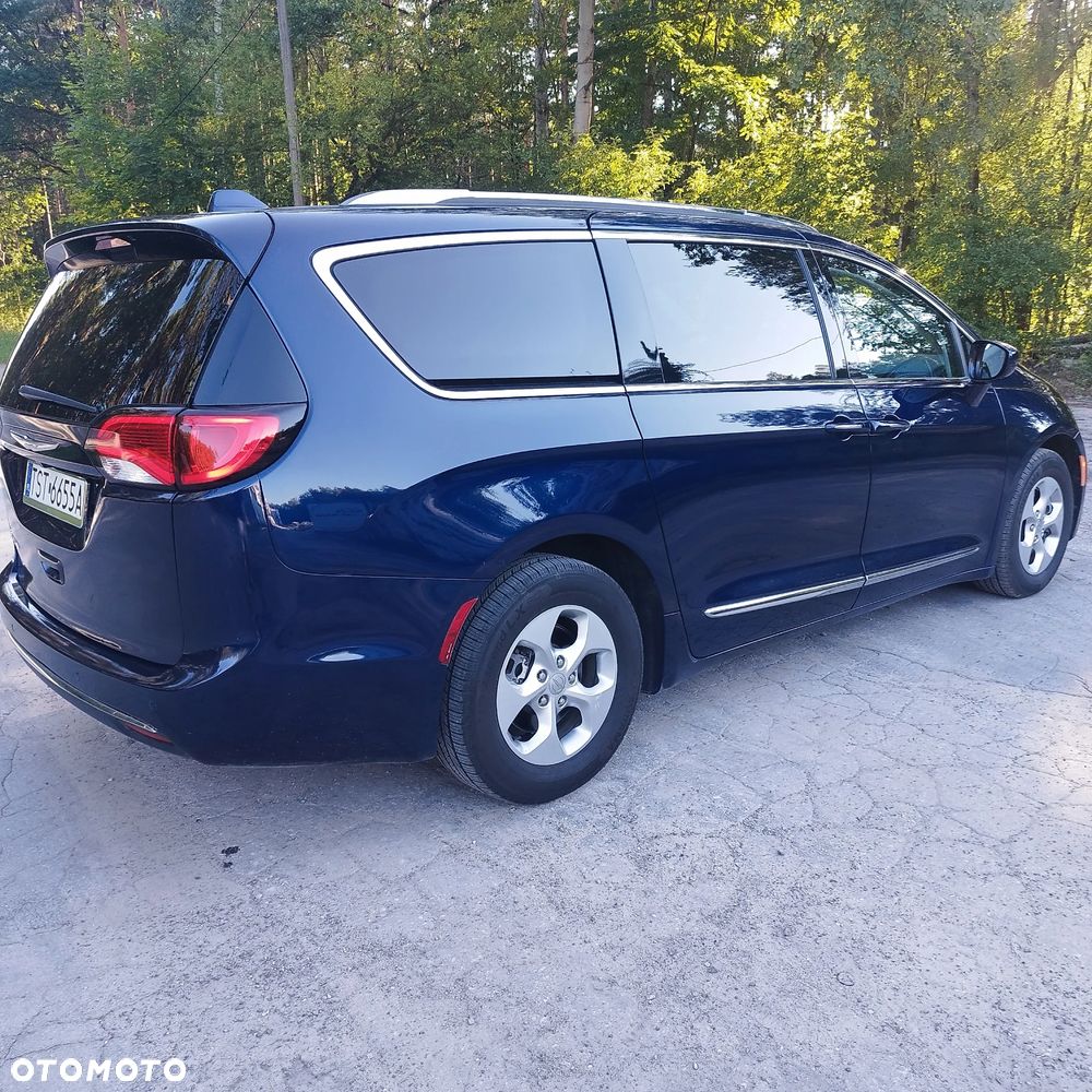 Chrysler Pacifica - 3