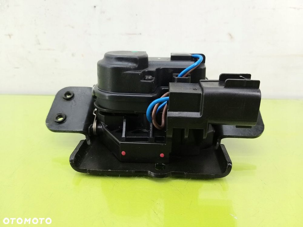 Zamek klapy tylnej Chevrolet HHR 2005-2011 13502697 ORYGINAŁ - 4