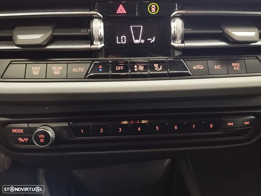 BMW 216 d Advantage — fotografia 30