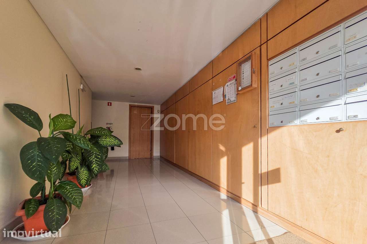 T3 com Varanda Panorâmica, Garagem e Arrecadação em Ponta Delgada - Grande imagem: 3/26