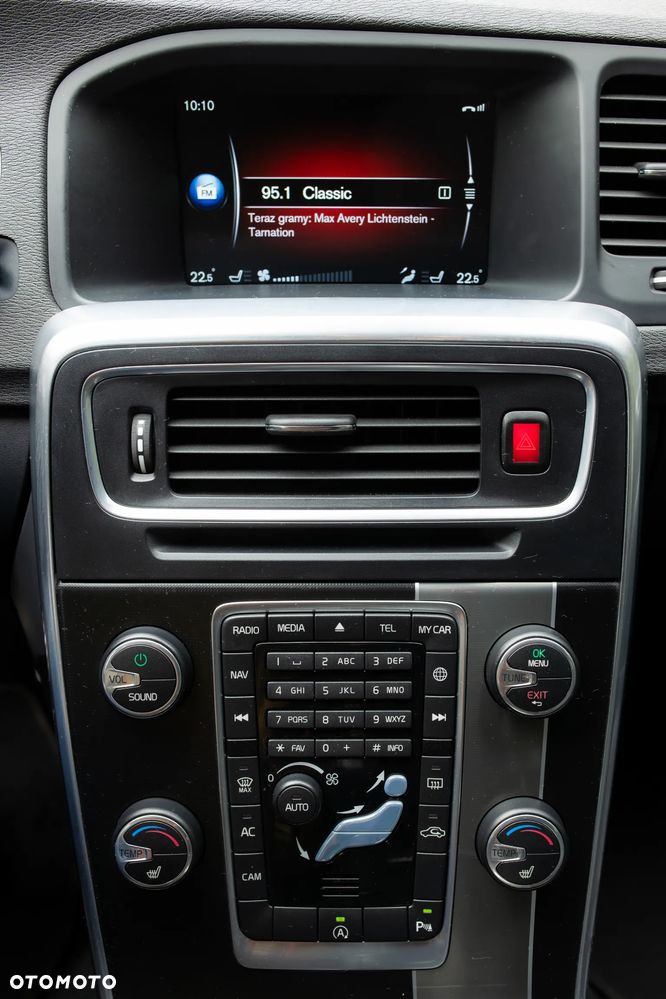 Volvo V60 D3 R-Design - 11