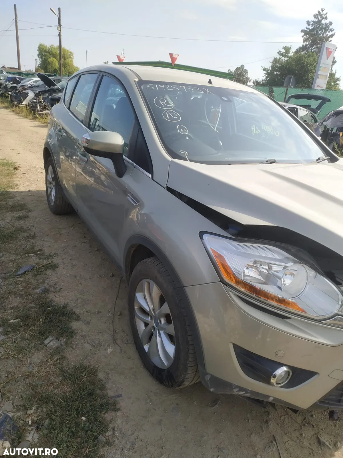Dezmembrez Ford Kuga - 10
