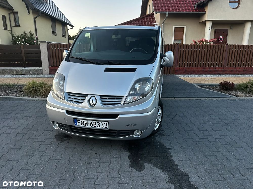 Renault Trafic Grand Passenger Black Edition - 2